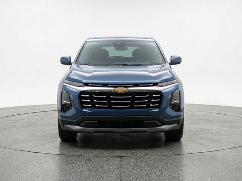 Used 2025 Chevrolet Equinox LT FWD image 2