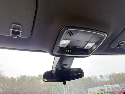 Used 2023 Chevrolet Traverse LT image 25