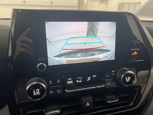 Used 2023 Toyota Highlander LE FWD image 15