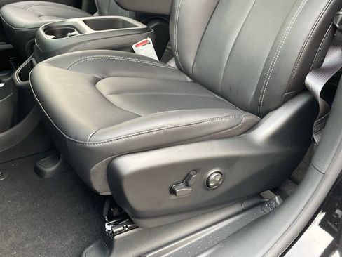 New 2026 Chrysler Pacifica Select image 16