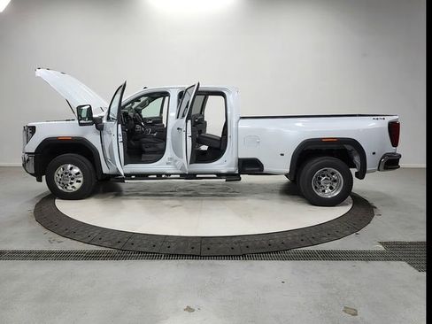 New 2026 GMC Sierra 3500 SLT w/ SLT Convenience Package AWD/4WD image 12
