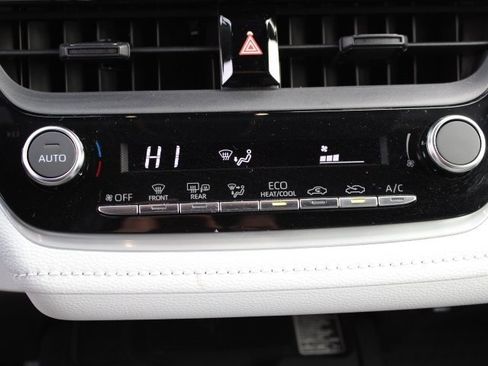 Certified 2024 Toyota Corolla SE image 17