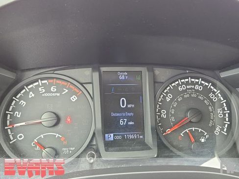 Used 2019 Toyota Tacoma SR w/ SR Convenience Package AWD/4WD image 4
