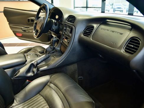 Used 2003 Chevrolet Corvette Convertible w/ Preferred Equipment Group1 RWD image 28