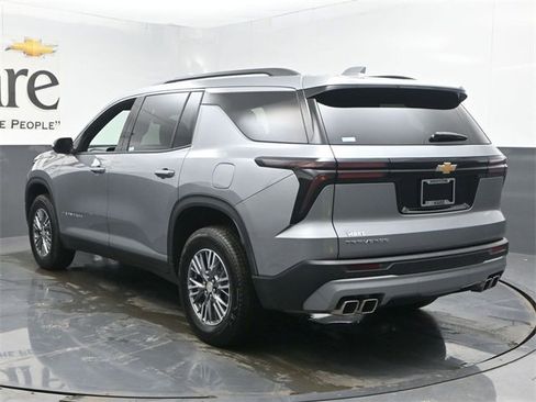Used 2025 Chevrolet Traverse LT image 37