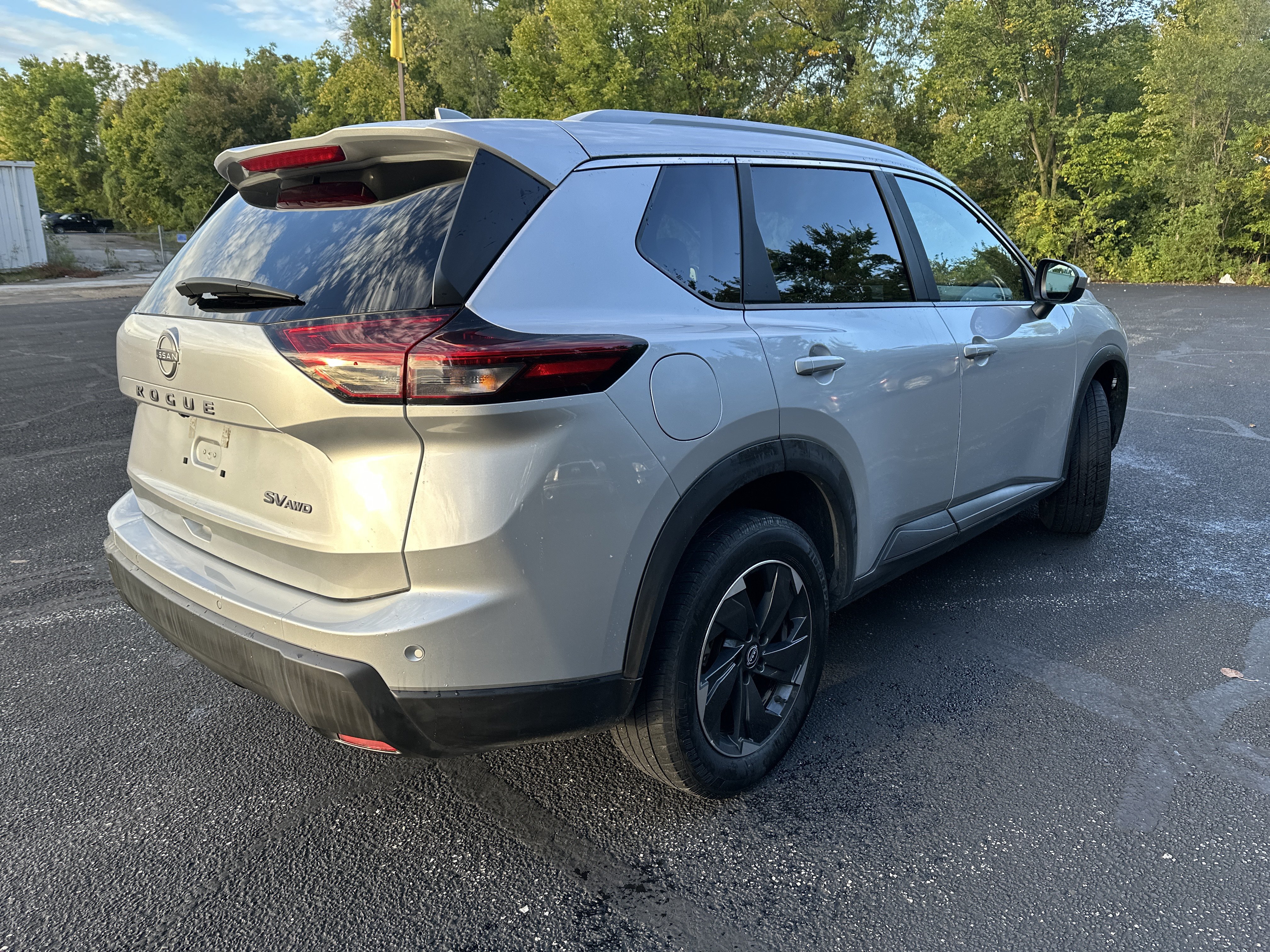 Used 2024 Nissan Rogue SV w/ SV Premium Package AWD/4WD image 7
