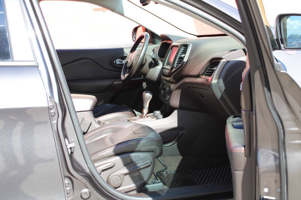 Used 2015 Jeep Cherokee Trailhawk w/ Comfort/Convenience Group AWD/4WD image 15