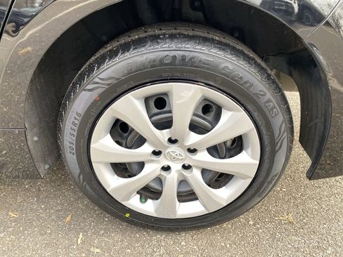 Used 2023 Toyota Corolla LE image 12