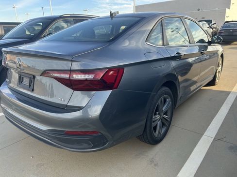 Used 2024 Volkswagen Jetta SE image 10