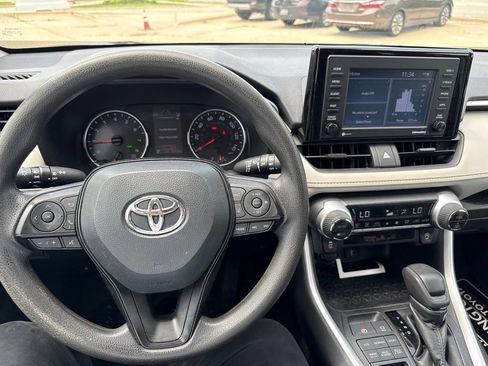 Used 2021 Toyota RAV4 XLE AWD/4WD image 19