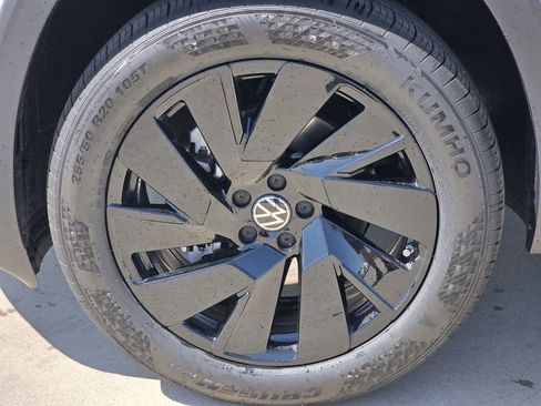 New 2026 Volkswagen Atlas SE image 8