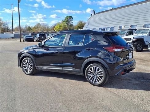Used 2024 Nissan Kicks SR image 3