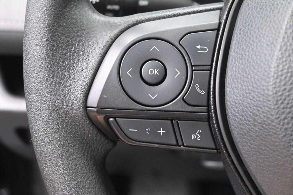 Used 2021 Toyota RAV4 XLE AWD/4WD image 17