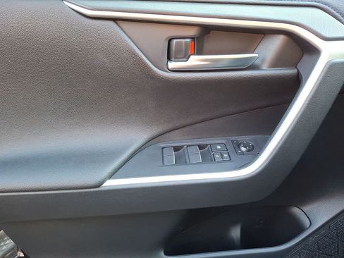 Used 2020 Toyota RAV4 XSE AWD/4WD image 8