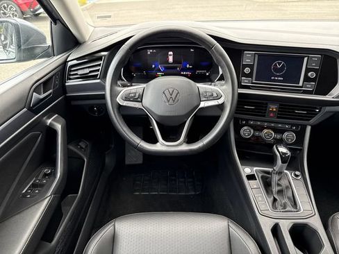 Used 2024 Volkswagen Jetta SE FWD image 17