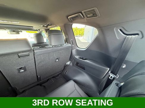 Used 2022 Lexus LX 600 4WD w/ Appearance Package image 12