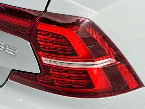 Used 2024 Volvo S60 B5 Plus FWD image 33