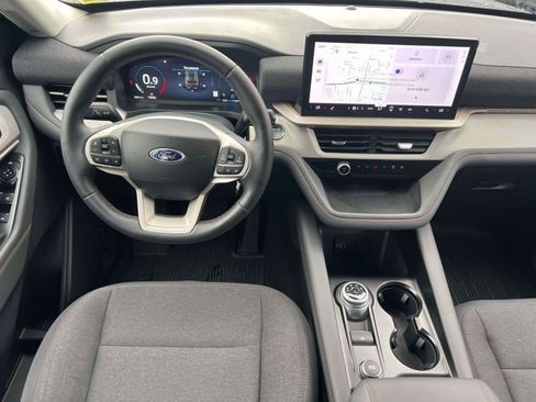 Used 2026 Ford Explorer Active AWD/4WD image 17