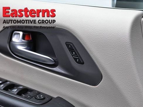 Used 2023 Chrysler Pacifica Touring-L FWD image 22