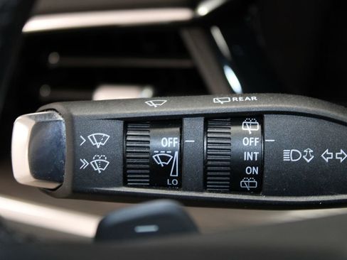 Used 2025 Chevrolet Suburban LT image 38