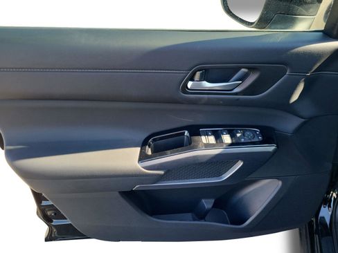 New 2026 Nissan Pathfinder SL image 9