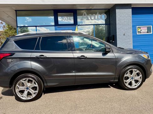 Used 2019 Ford Escape Titanium AWD/4WD image 2