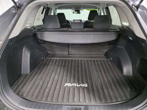 Used 2021 Toyota RAV4 LE AWD/4WD image 12