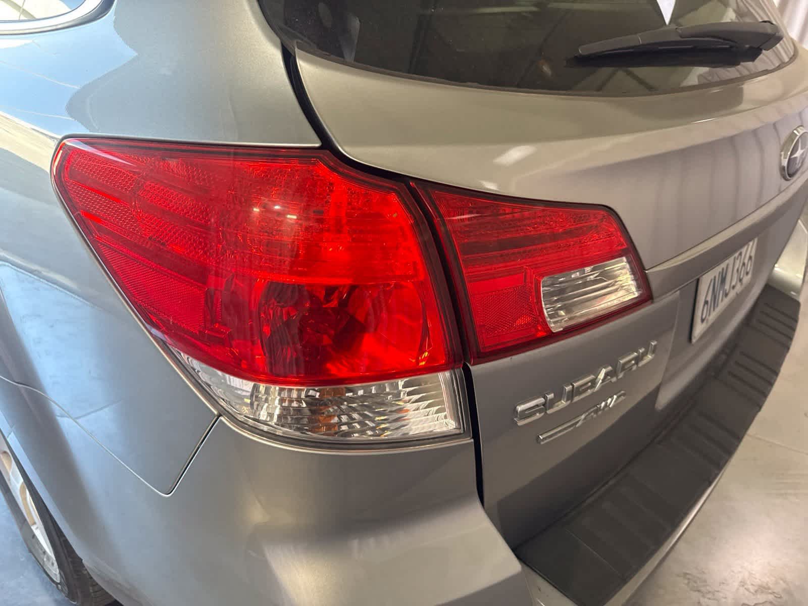 Used 2011 Subaru Outback 2.5i Limited w/ PWR Moonroof Pkg AWD/4WD image 10