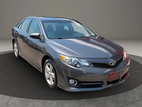 Used 2012 Toyota Camry SE FWD image 3