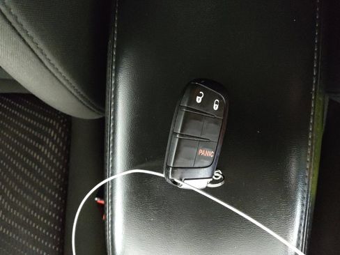 Used 2019 Dodge Journey SE w/ Connectivity Group FWD image 32