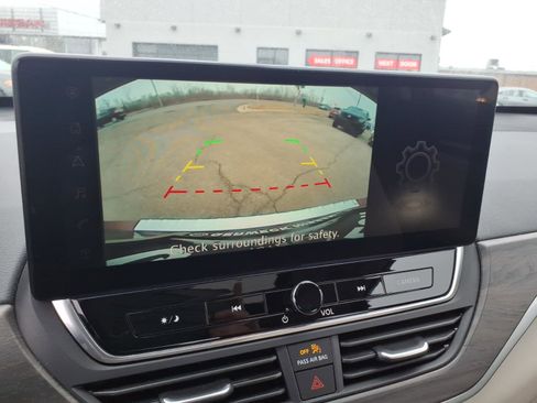 Used 2023 Nissan Altima 2.5 SV w/ SV Premium Package image 19