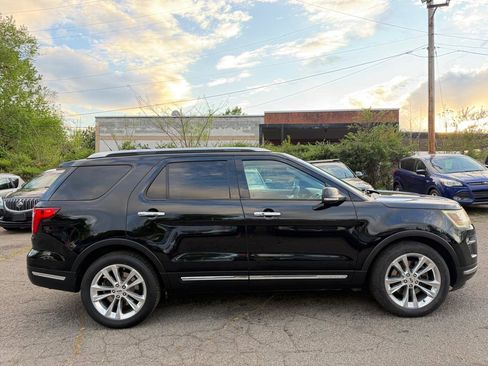 Used 2018 Ford Explorer Limited image 4