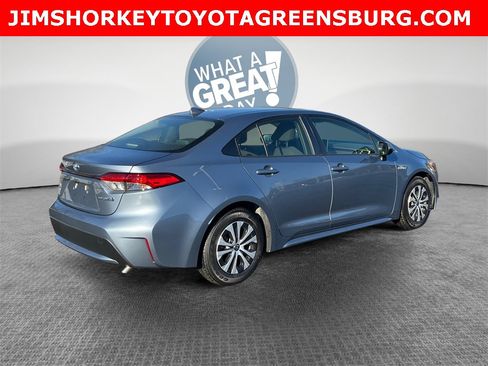 Used 2021 Toyota Corolla LE image 3