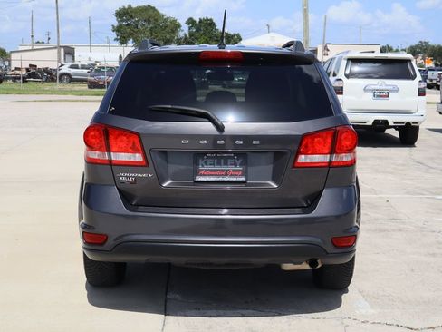 Used 2019 Dodge Journey SE FWD image 8