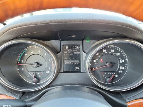 Used 2013 Jeep Grand Cherokee Overland w/ Advance Technology Group AWD/4WD image 23