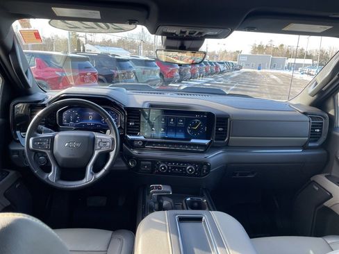 Used 2022 Chevrolet Silverado 1500 ZR2 w/ Technology Package image 12