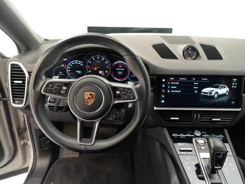 Certified 2022 Porsche Cayenne Platinum Edition image 32