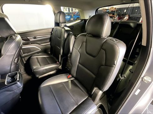 Used 2025 Kia Telluride S FWD image 32