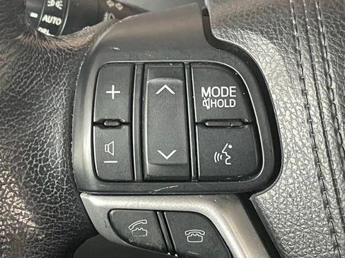 Used 2016 Toyota Sienna XLE w/ XLE Navigation Package image 8