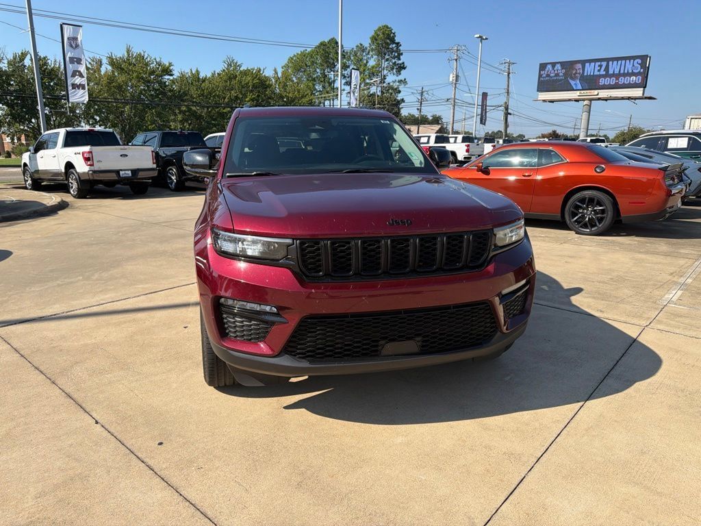 Used 2023 Jeep Grand Cherokee Limited w/ Black Appearance Package RWD image 3