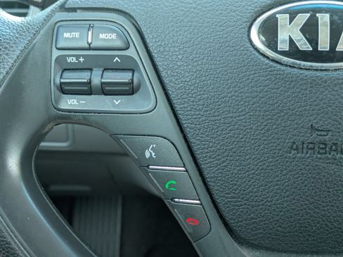 Used 2018 Kia Forte LX w/ LX Rear Camera Package FWD image 9