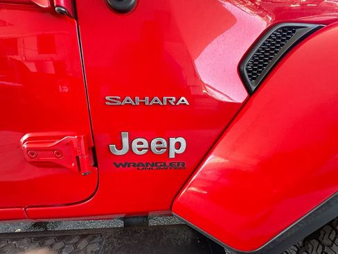 Used 2022 Jeep Wrangler Unlimited Sahara w/ Cold Weather Group AWD/4WD image 39