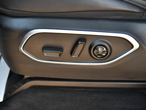 Used 2024 Jeep Wagoneer L Series II RWD image 17
