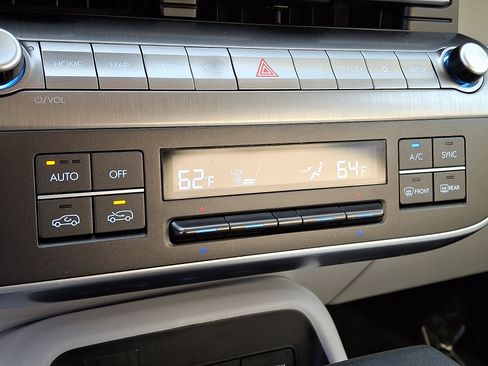 Certified 2025 Hyundai Kona SEL AWD/4WD image 19