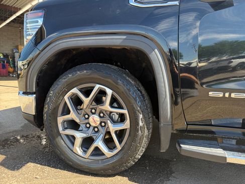 Used 2023 GMC Sierra 1500 SLT w/ SLT Premium Package AWD/4WD image 10