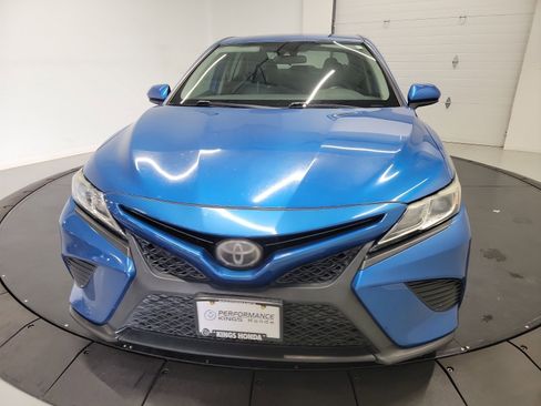 Used 2020 Toyota Camry SE FWD image 2