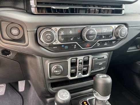 Used 2025 Jeep Wrangler Unlimited Sahara w/ Safety Group AWD/4WD image 26