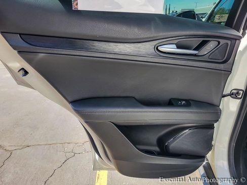 Used 2024 Alfa Romeo Stelvio Sprint image 18