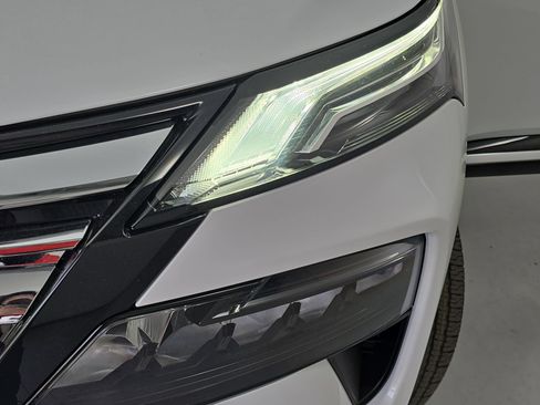 New 2026 Nissan Rogue Platinum AWD/4WD image 32