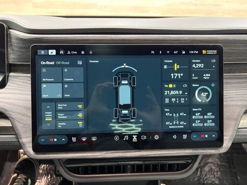 Used 2022 Rivian R1T Adventure image 7